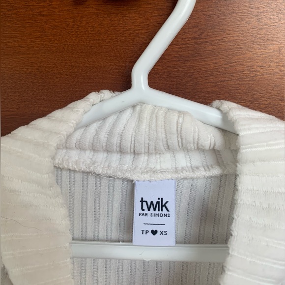 Corduroy white sweater 🐚 - Picture 2 of 2